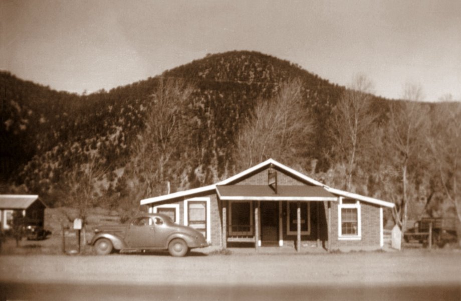 1945-10 The Hollywood Inn near Ruidoso